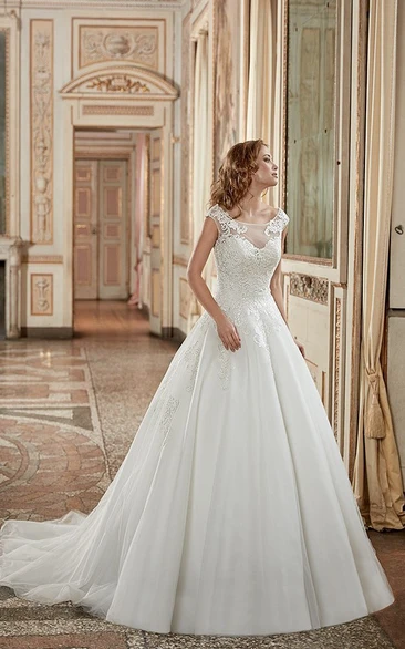 A-Line Tulle Wedding Dress with Scoop Neck and Appliques