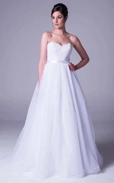 Applique Tulle A-Line Wedding Dress with Strapless V-Back