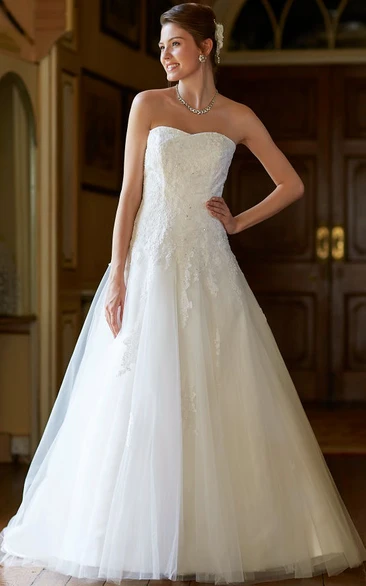 Appliqued Ball-Gown Tulle Wedding Dress with Backless Style and Court Train Strapless