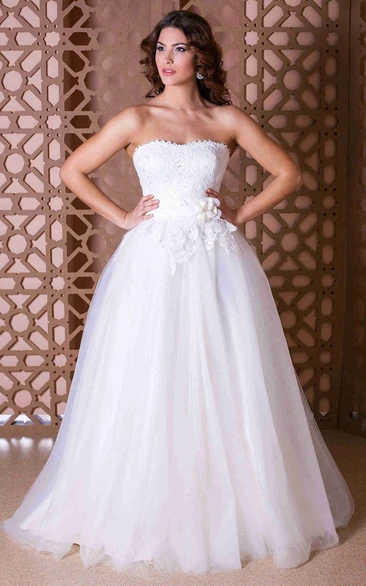 Flower Appliqued A-Line Tulle Wedding Dress Strapless Floor-Length Sleeveless