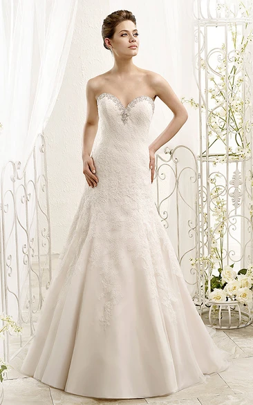 Sweetheart Lace&Tulle A-Line Wedding Dress Appliqued with Beading