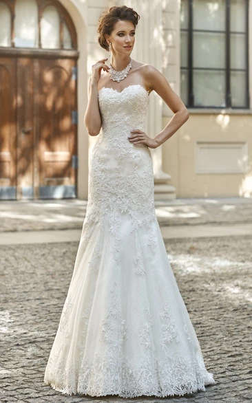 Lace Sweetheart Sheath Wedding Dress with Appliques Simple Bridal Gown
