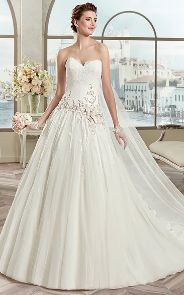 Sweetheart A-Line Wedding Dress with Floral Appliques and Zipper Back