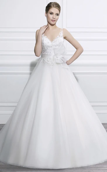 Strapless Tulle Ball Gown Wedding Dress with Appliques Flower and Low-V Back Romantic Bridal Gown