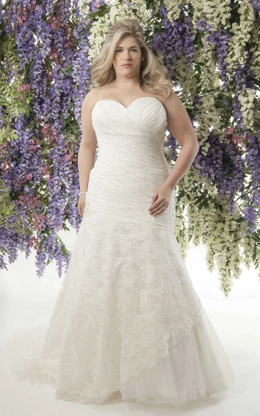 Criss-Cross Lace Sheath Wedding Dress with Sweetheart Neckline and Corset Back