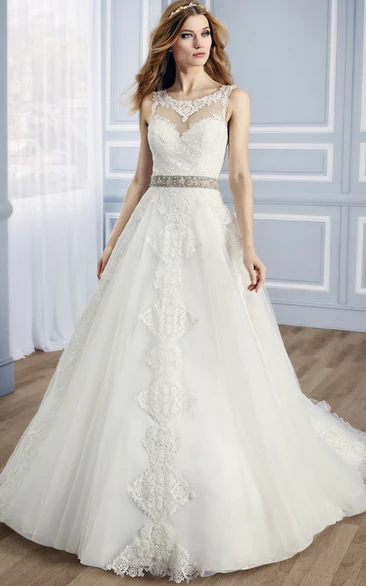 Tulle&Lace Sleeveless Ball-Gown Wedding Dress with Scoop Neck and Waist Jewellery