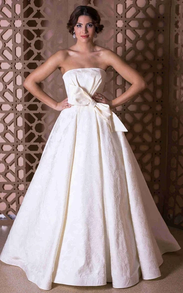 Bowed Strapless A-Line Wedding Dress with Long Sleeveless
