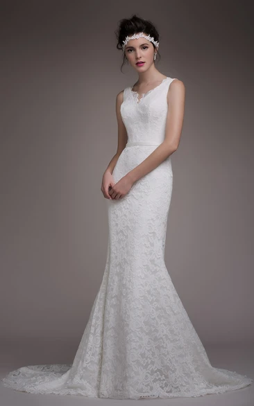 Sleeveless Court Train Lace Bridal Gown Graceful