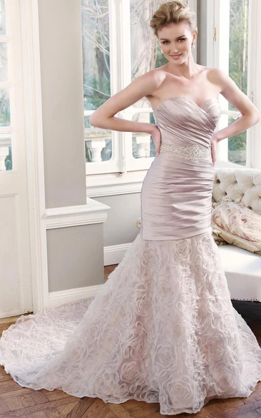 Sweetheart Sleeveless Wedding Dress with Criss-Cross Design Flowy Sheath Style