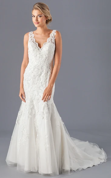 Appliqued Sleeveless V-Neck Lace Wedding Dress