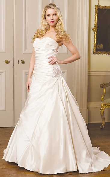 Sweetheart Satin A-Line Wedding Dress with Side-Draped and Broach Timeless Bridal Gown