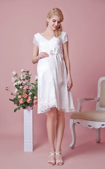 Knee-Length V-Neck Maternity Wedding Dress with Lace Detailing and Belt