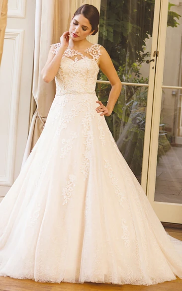 Scoop Neck Appliqued Lace Wedding Dress with Waist Jewellery Ball-Gown Style