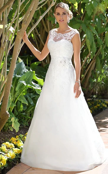 Floral Satin Wedding Dress with Scoop Neckline and Appliques