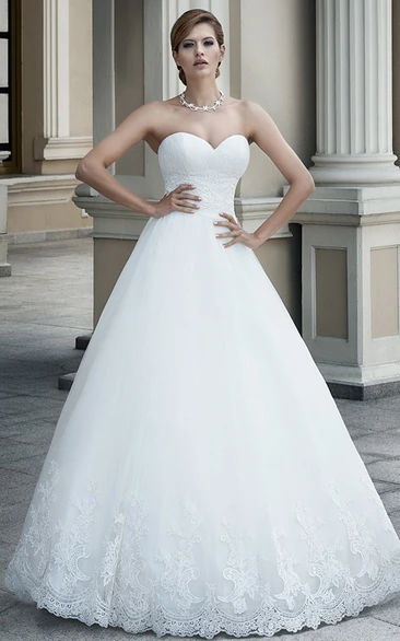 Sweetheart Tulle Wedding Dress Ball Gown Floor-Length Sleeveless Appliqued