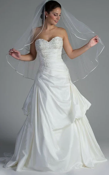 Appliqued Sweetheart Taffeta Bridal Dress With Ruffled Skirt