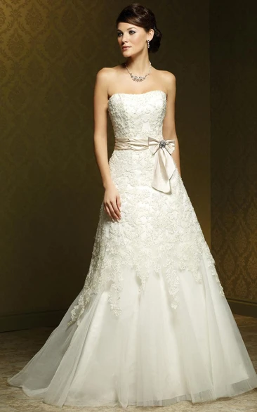 Strapless Lace&Tulle Wedding Dress with Bow A-Line Appliqued Long