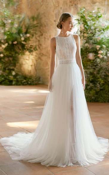White Empire Boho Wedding Dress 2024 Simple Lace Sleeveless A-Line Romantic Bateau