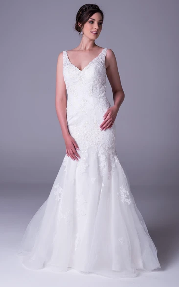 Sleeveless V-Neck Lace Trumpet Wedding Dress with Appliques