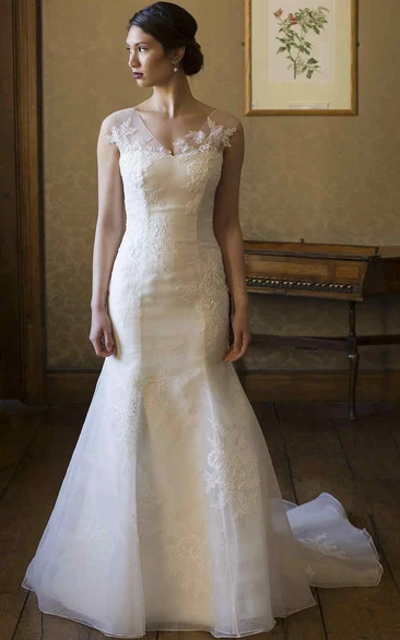 Lace Appliqued Trumpet Cap-Sleeve Wedding Dress