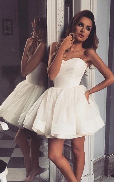 Ball Gown Satin Tulle Strapless Sleeveless Homecoming Dress with Tiers Sexy & Flowy