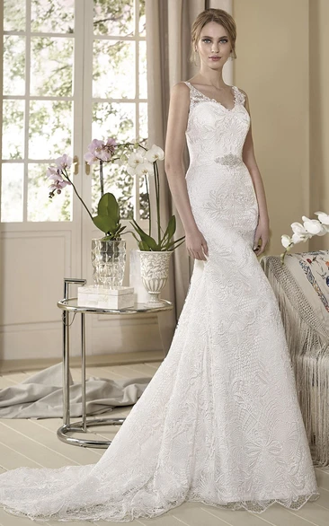 Sleeveless V-Neck Lace Wedding Dress with Appliques and Waist Jewelry