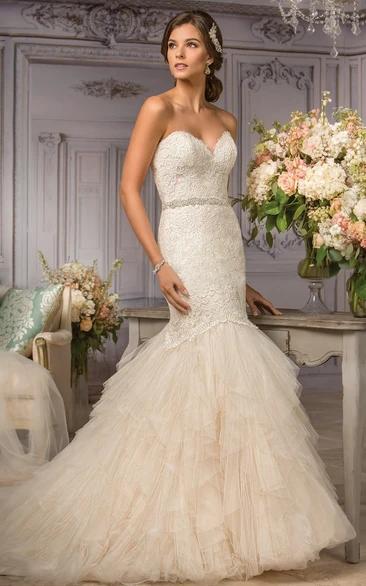 Sweetheart Lace Applique Trumpet Wedding Dress with Ruffles