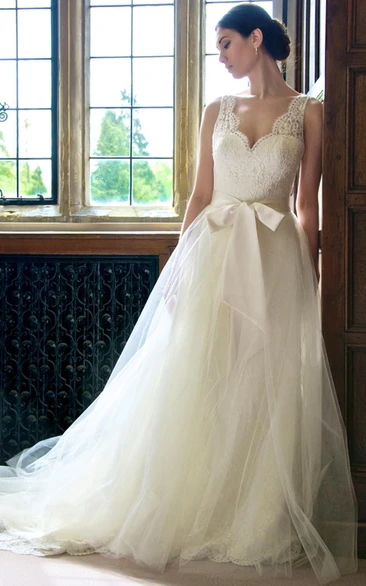 Tulle Ball Gown Wedding Dress V-Neck Sleeveless Bow and Ruffles