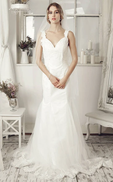 Lace Appliqued V-Neck Tulle Wedding Dress with Court Train Sleeveless Backless