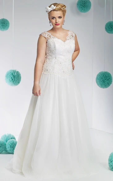 Plus Size Lace&Tulle V-Neck Wedding Dress with Appliques