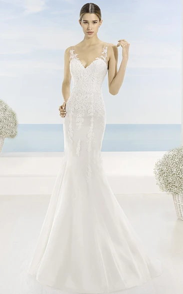 Sleeveless V-Neck Lace Wedding Dress with Sweep Train and Deep-V Back Classic Bridal Gown