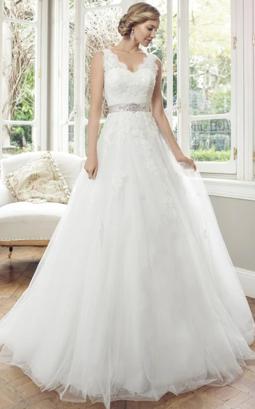 Sleeveless V-Neck Appliqued Lace&Tulle Wedding Dress with Bow Romantic Bridal Gown