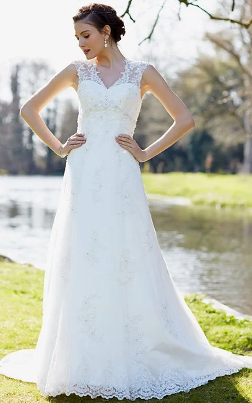 Appliqued Lace Wedding Dress with Beading Floor-Length Bridal Gown