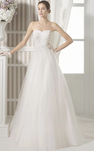 Strapless Appliqued Tulle&Satin A-Line Wedding Dress with Chapel Train Classic Bridal Gown