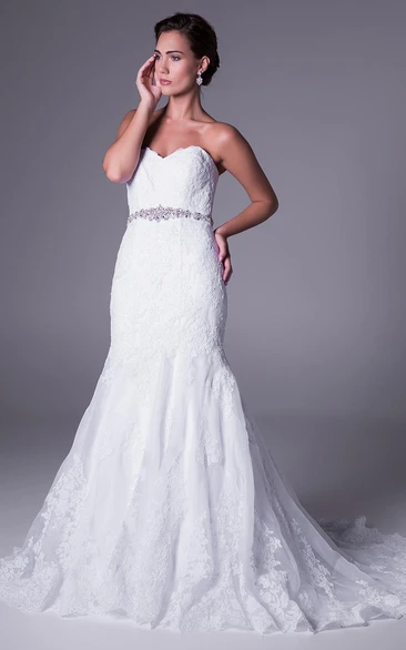 Sleeveless Lace A-Line Wedding Dress with Sweetheart Neckline Appliques and Waist Jewelry