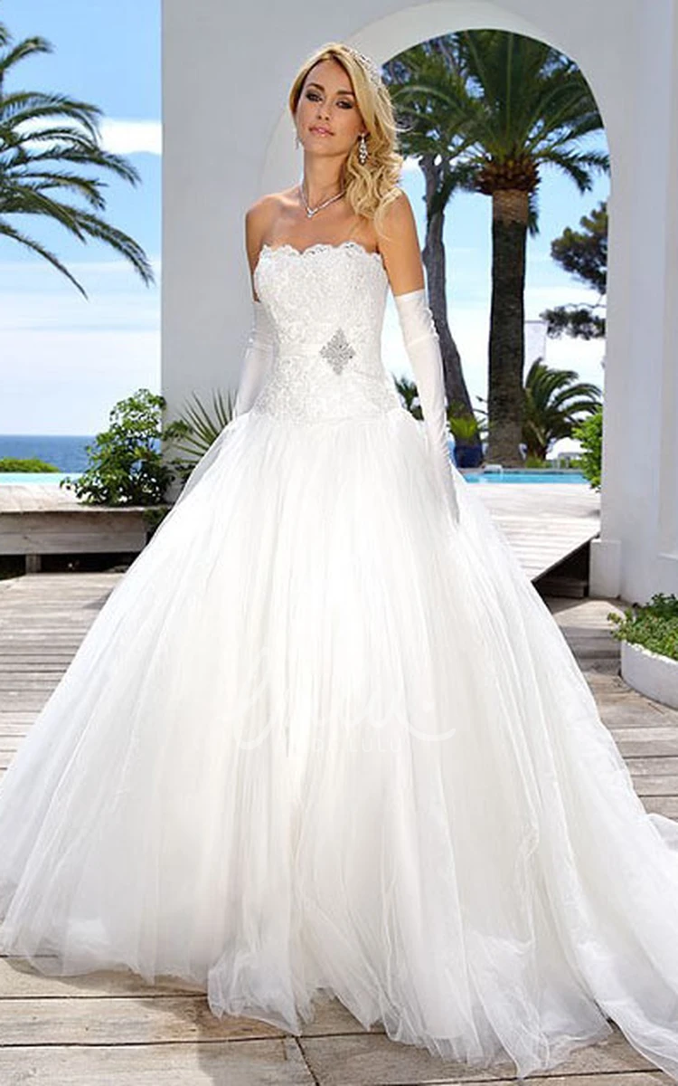 Strapless Sleeveless A-Line Wedding Dress Floor-Length with Tulle&Lace Appliques and Broach