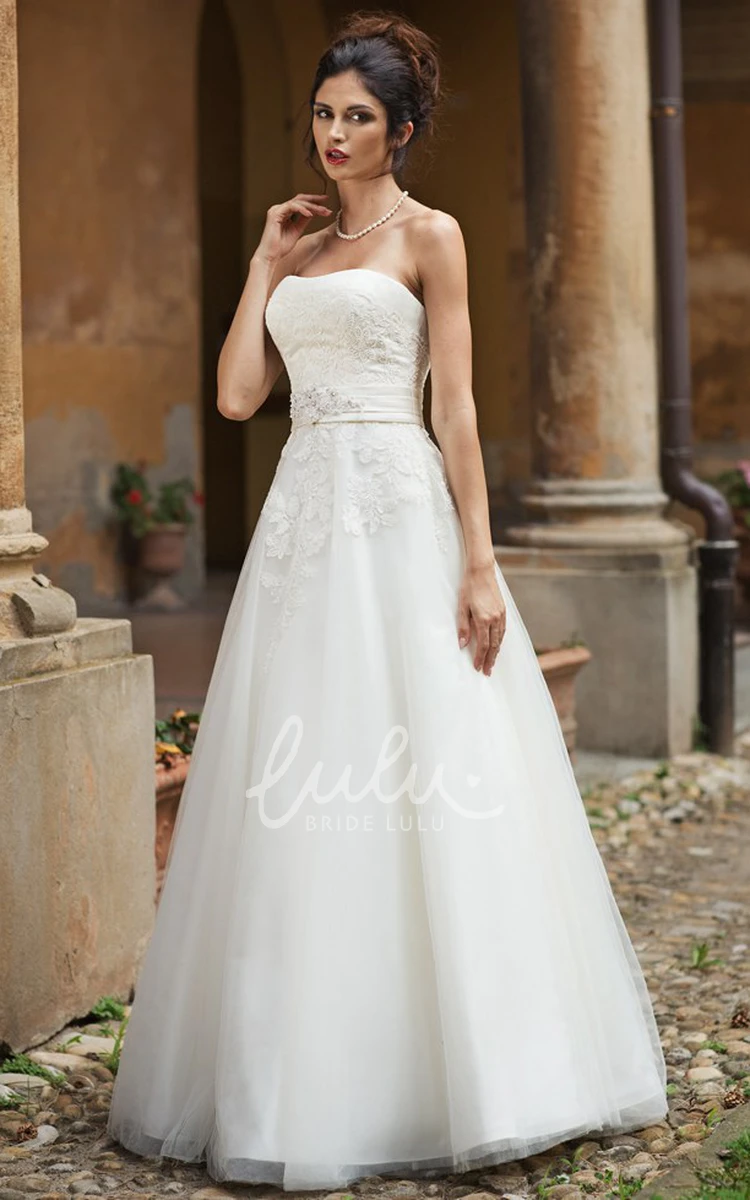 A-Line Tulle&Lace Strapless Wedding Dress with Waist Jewellery Sleeveless Maxi Appliqued