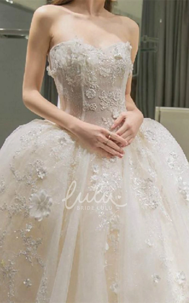 Elegant Ball Gown Wedding Dress with Lace and Tulle Details