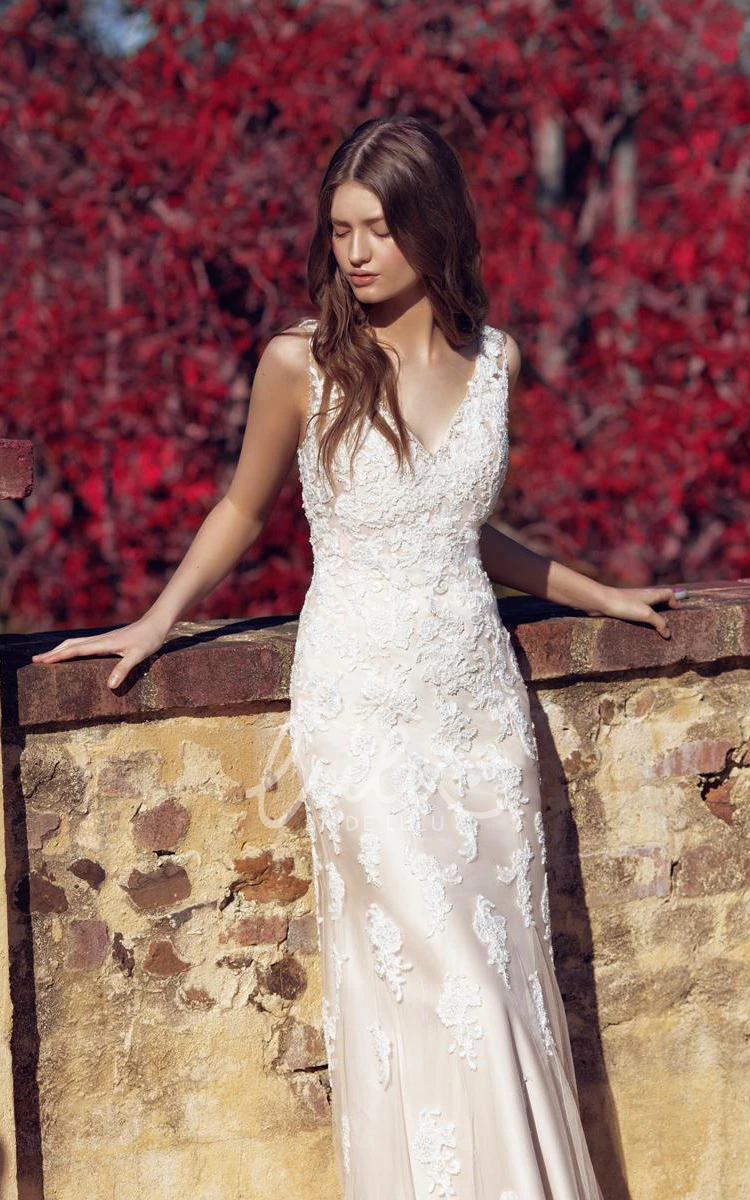 Sleeveless V-Neck Sheath Wedding Dress with Appliqued Lace&Tulle Chic Bridal Gown