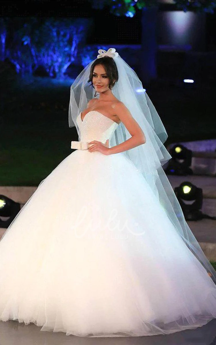 Sweetheart Tulle Ball Gown Wedding Dress with Bow Knot and Floor-Length Skirt