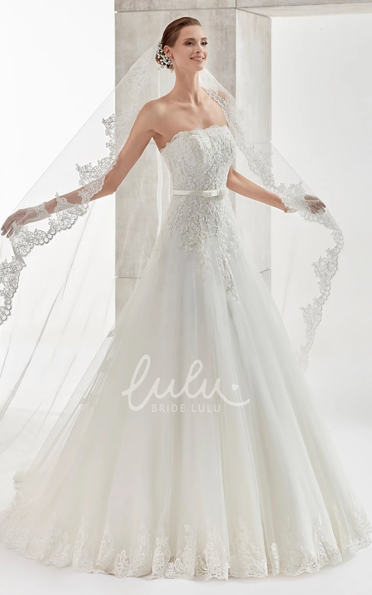 Tulle Skirt A-line Wedding Dress with Appliques Strapless & Modern
