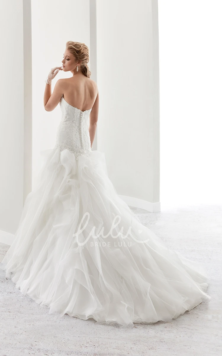 Court Train Lace Bridal Gown with Sweetheart Neckline and Appliques