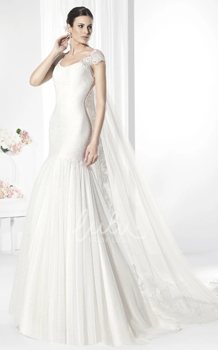 Appliqued V-Neck Half-Sleeve Lace Wedding Dress with Deep-V Back Stunning Bridal Gown