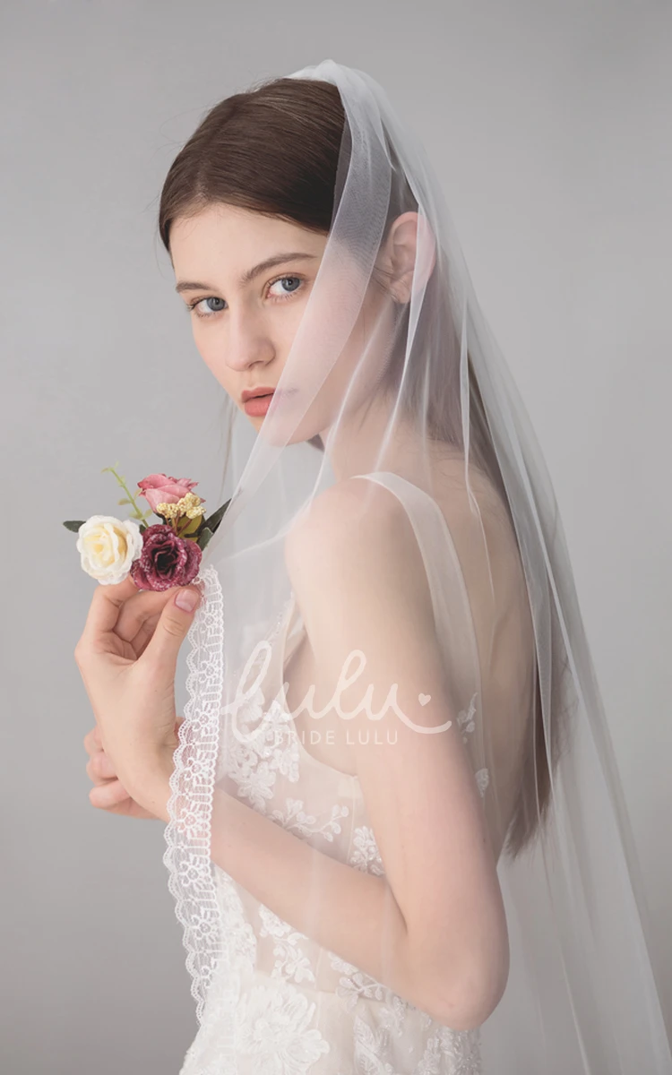 Single Tier Tulle Fingertip Veil with Lace Trim