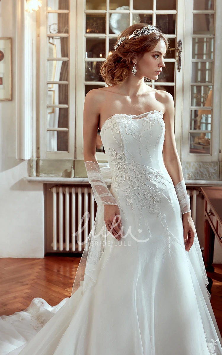 Beaded Applique Strapless Wedding Dress with Brush Train Elegant Bridal Gown