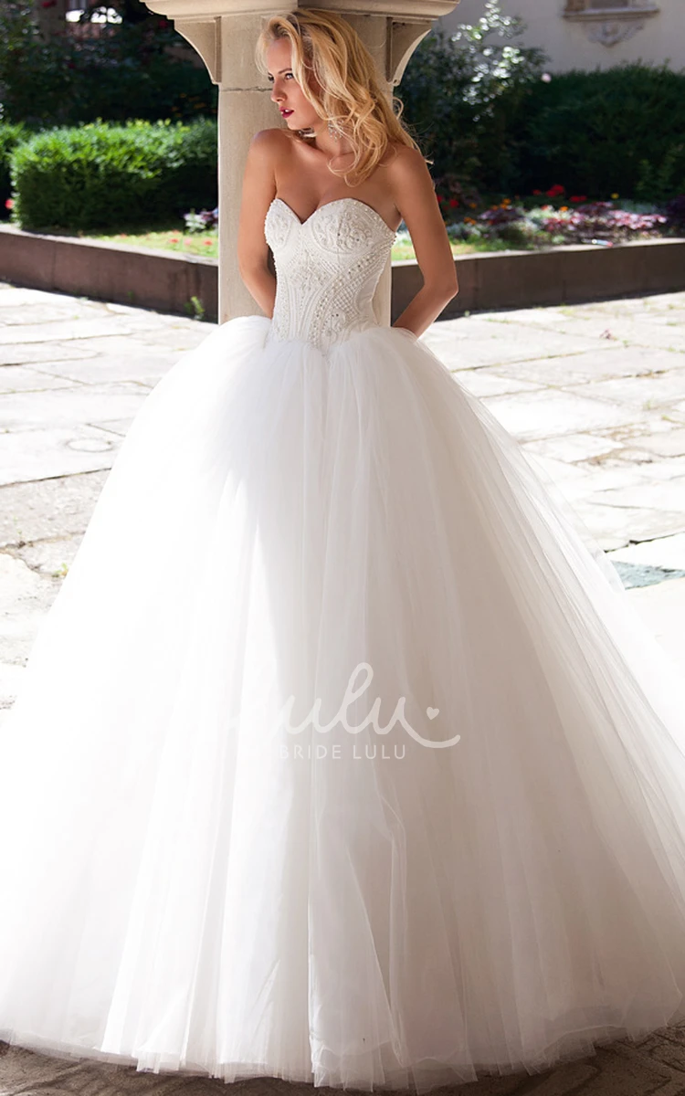 Sweetheart Sleeveless Tulle Ball Gown Wedding Dress with Beading Unique Bridal Gown