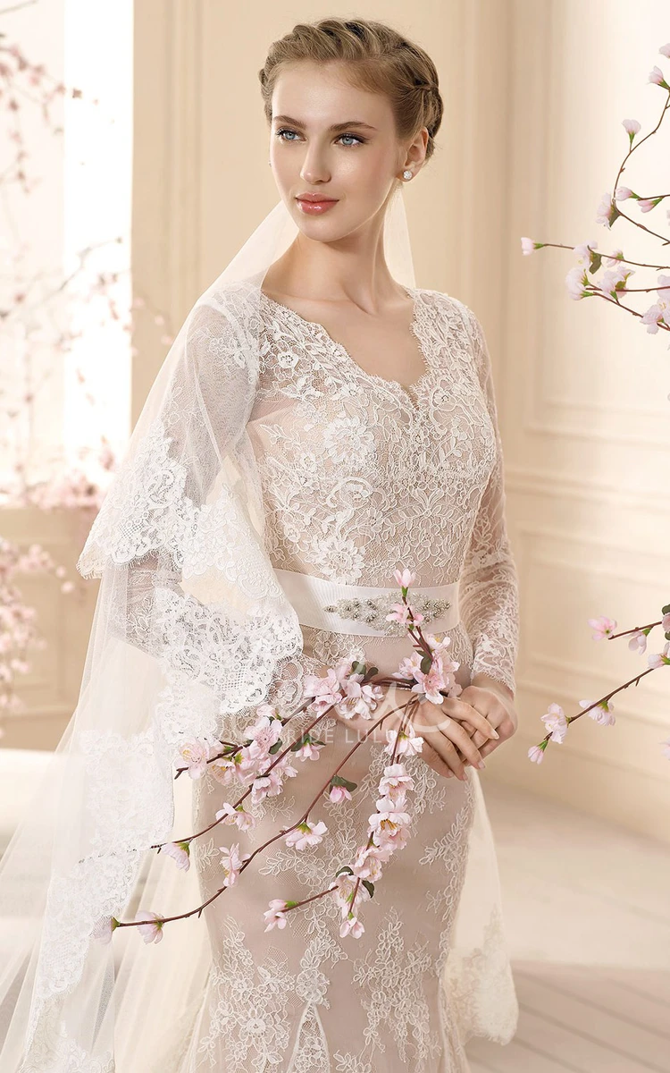 Lace Appliqued V-Neck Wedding Dress with Bow and Waist Jewelry Elegant Sheath Style