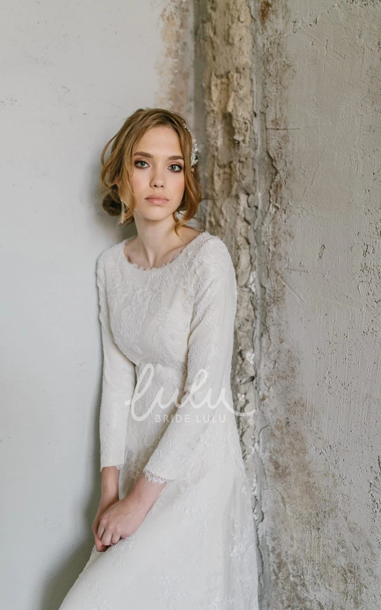 Lace Scoop-neck 3/4 Sleeve Wedding Dress with Applique for Modern Brides