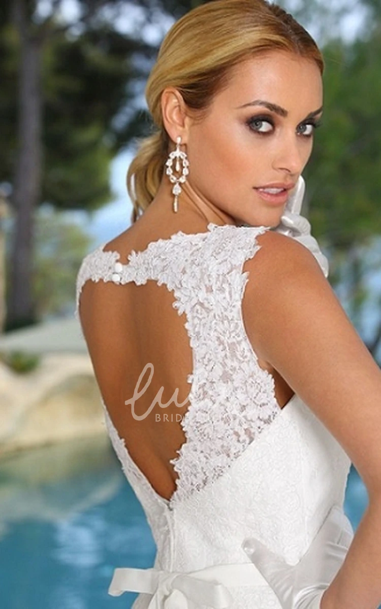 Sleeveless Lace Sheath Wedding Dress with Scoop Neck and Appliques