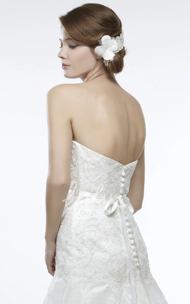 Sweetheart Tulle Wedding Dress with Appliques and V-Back Sheath Style